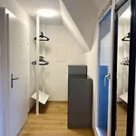 Premium Penthouse Studio - Ac, Laundry, Balcony, Parking شقة *