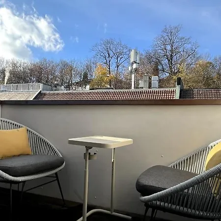 Apartmán & Modern Penthouse-studio With Balcony & Air-condition