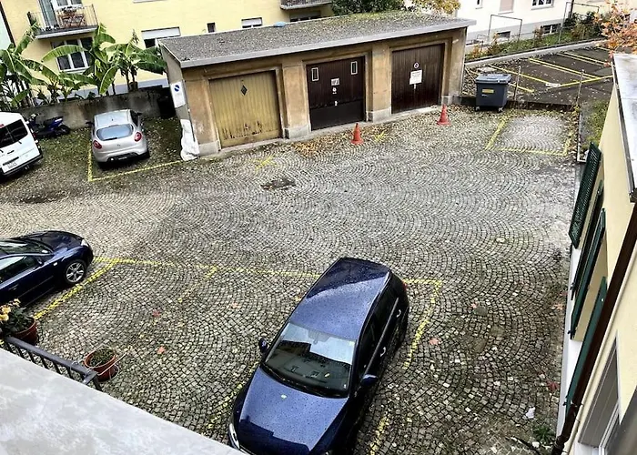 아파트 & Modern Penthouse-studio With Balcony & Air-condition